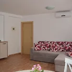 Lora Apartmán *