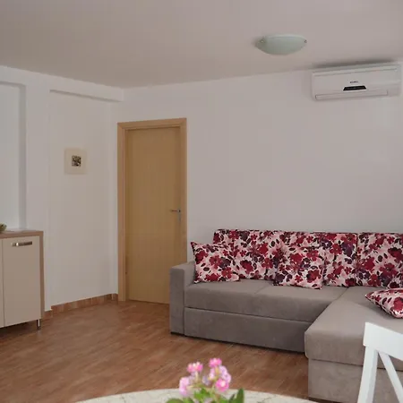 Lora Apartament *