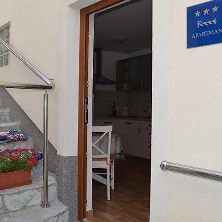 Lora Apartament
