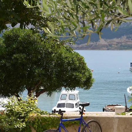 Lora Апартаменты *