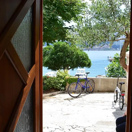 Lora Апартаменты *