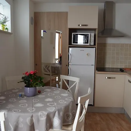 Lora Apartament