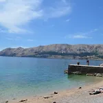 Apartament Lora *